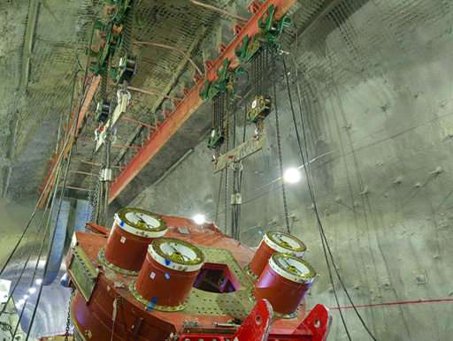 南京今明機(jī)械工程有限公司為中鐵山東李樓煤礦，定制4臺(tái)32t氣動(dòng)葫蘆用于盾構(gòu)機(jī)組裝